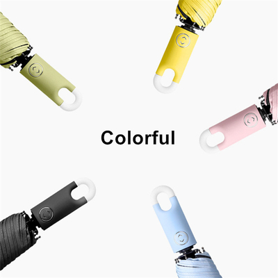 Ombrello sole e pioggia completamente automatico con maniglia di blocco a colori solidi stile di design a tre pieghe
