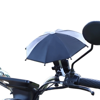 Disegno minimalista ombrello moto ombra solare e protezione contro la pioggia per auto elettrica