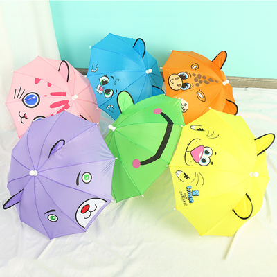 Mini ombrello per bambini a colori personalizzati con maniglia lunga e design di cartone animato adorabile