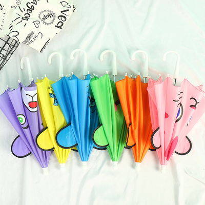 Mini ombrello per bambini a colori personalizzati con maniglia lunga e design di cartone animato adorabile