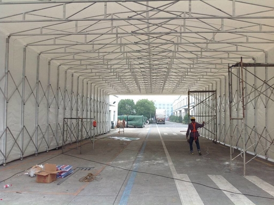 Canopy pieghevole per esterni perfetto per grandi esigenze di stoccaggio