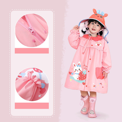 Mantello da pioggia per bambini con design di borsa scolastica in stile cappuccio in Treasure Kindergarten