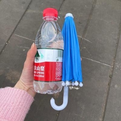 Guida manuale per l' uso di un ombrello per cellulari in ambiente aperto, protezione contro la pioggia e il vento