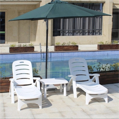 Poltrona di patio in rotino bianco letto pieghevole per appartamenti balcone e villa