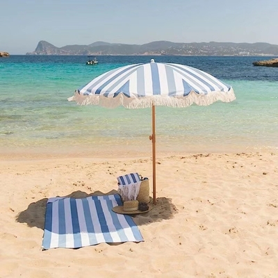 Grande tenda da spiaggia portabile con ombrello solare anti-UV con telaio in fibra di vetro con logo personalizzato