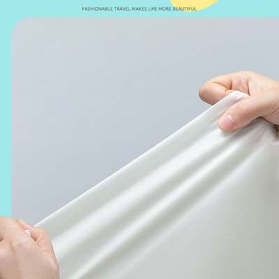 Mantello da pioggia portatile Poncho lungo di moda per i viaggi Dimensioni convenzionali e colore solido