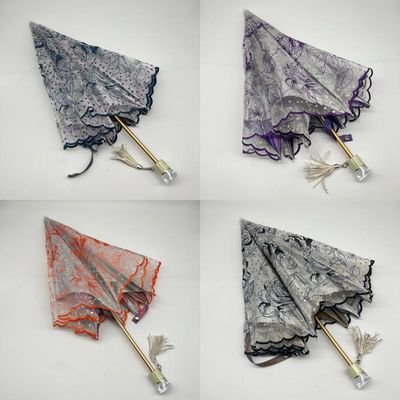 Ombrello per adulti ricamato a rosa con funzione a prova di vento e design leggero