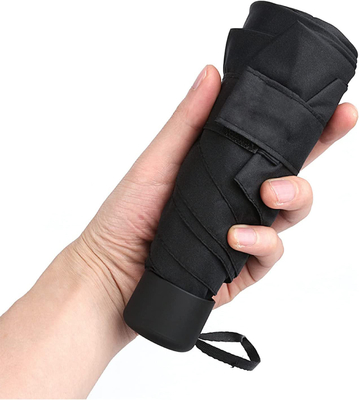 Viaggia con stile con il nostro ombrello mini a 5 pieghe compatto e resistente