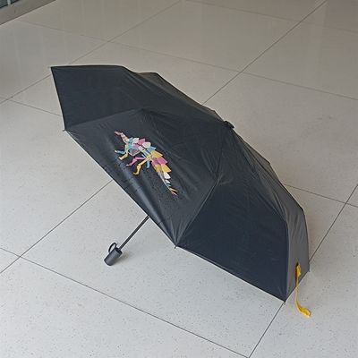 Ombrello pieghevole stampato su misura con caratteristica magica di cambio colore e telaio in acciaio